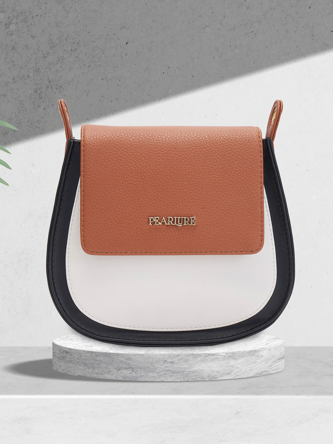 Anne Saddle Handbag - Black & Tan
